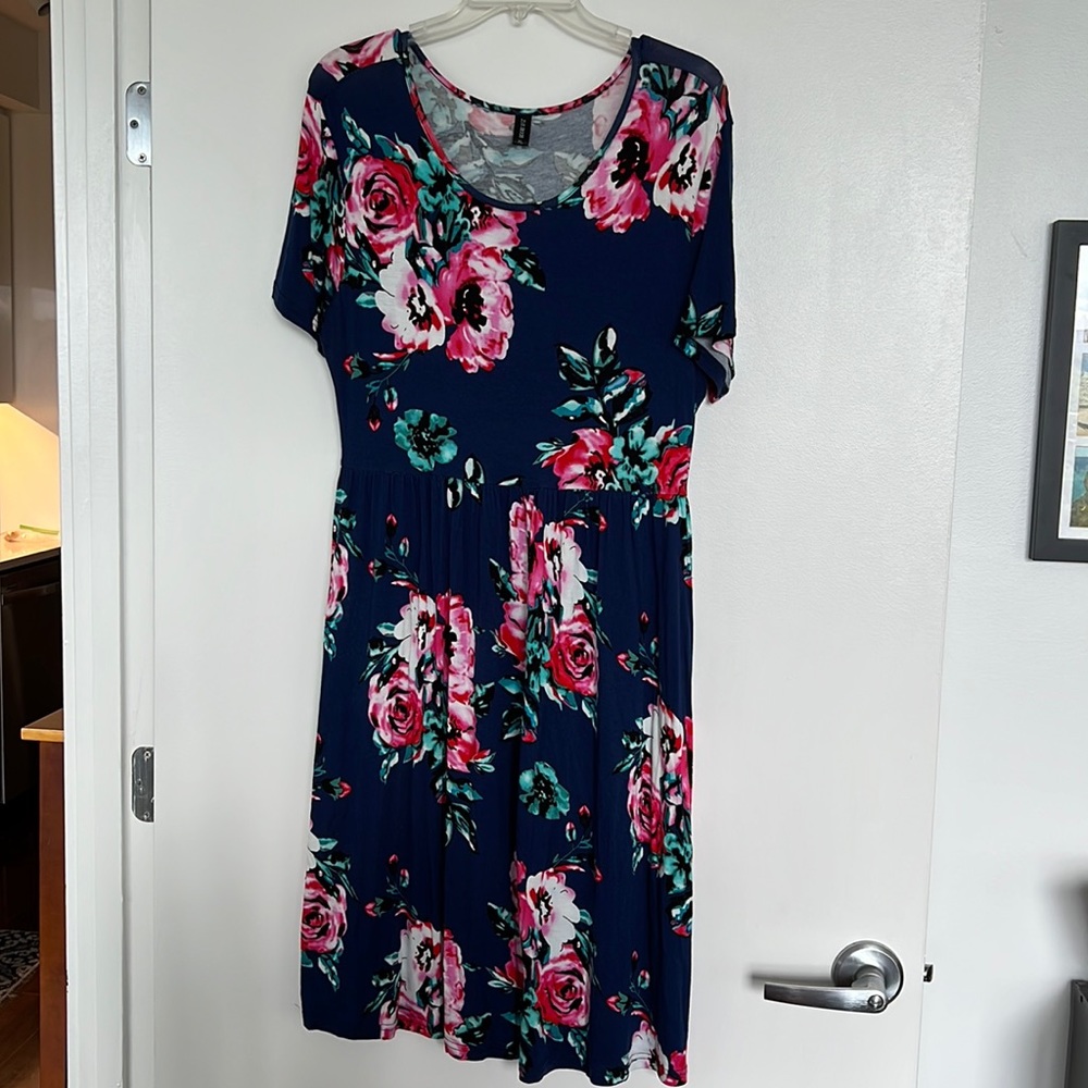 Floral Dress with sleeves & pockets size XL